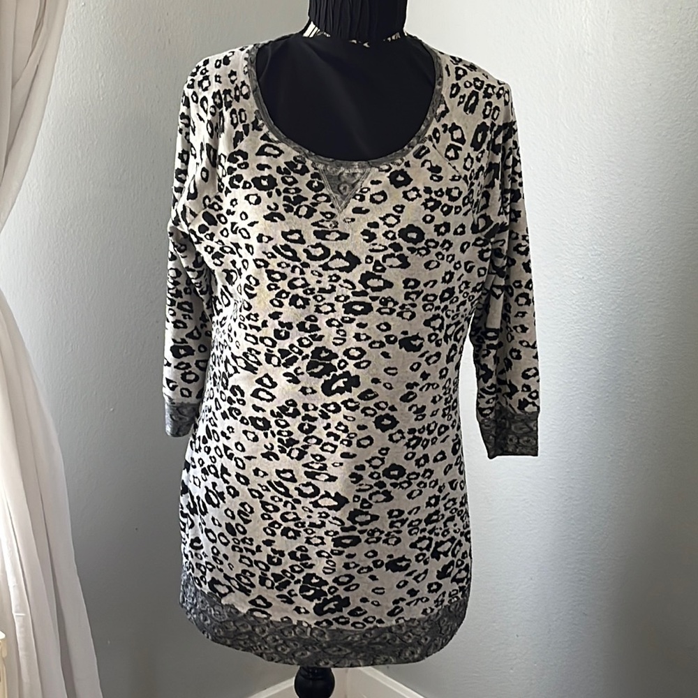 Large, long tunic- grey leopard print